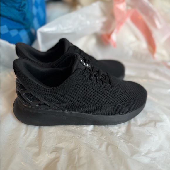 Like new Kizik shoes - Picture 1 of 2